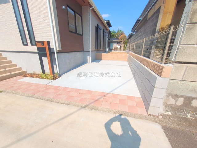 G00379421 東京都八王子市北野台３丁目 新築一戸建て 5390万円 土地面積221.41m² (約66.97坪) 建物面積96.79m² (約29.27坪) 間取り３ＬＤＫ 築年月2025年08月(築１年以内)【外観10】