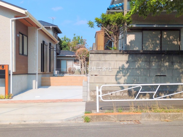 G00379421 東京都八王子市北野台３丁目 新築一戸建て 5390万円 土地面積221.41m² (約66.97坪) 建物面積96.79m² (約29.27坪) 間取り３ＬＤＫ 築年月2025年08月(築１年以内)【外観11】