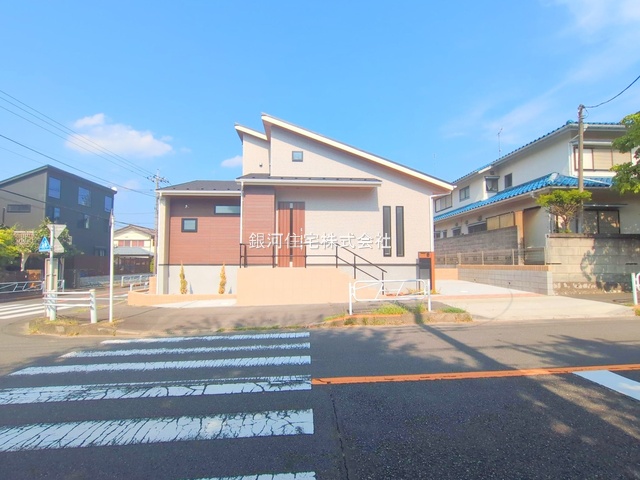 G00379421 東京都八王子市北野台３丁目 新築一戸建て 5390万円 土地面積221.41m² (約66.97坪) 建物面積96.79m² (約29.27坪) 間取り３ＬＤＫ 築年月2025年08月(築１年以内)【外観12】