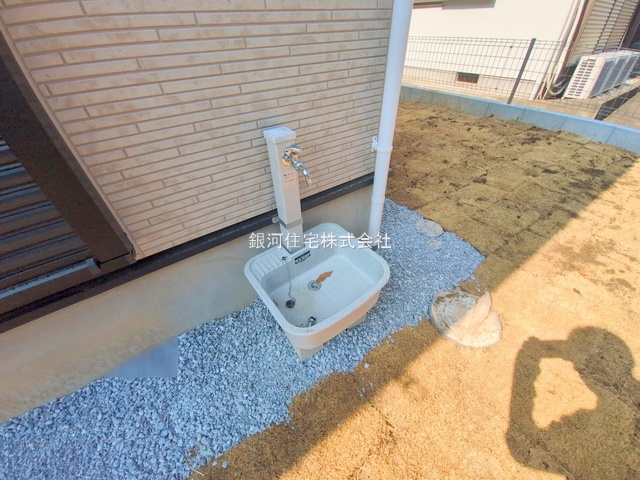 G00379421 東京都八王子市北野台３丁目 新築一戸建て 5390万円 土地面積221.41m² (約66.97坪) 建物面積96.79m² (約29.27坪) 間取り３ＬＤＫ 築年月2025年08月(築１年以内)【外観17】