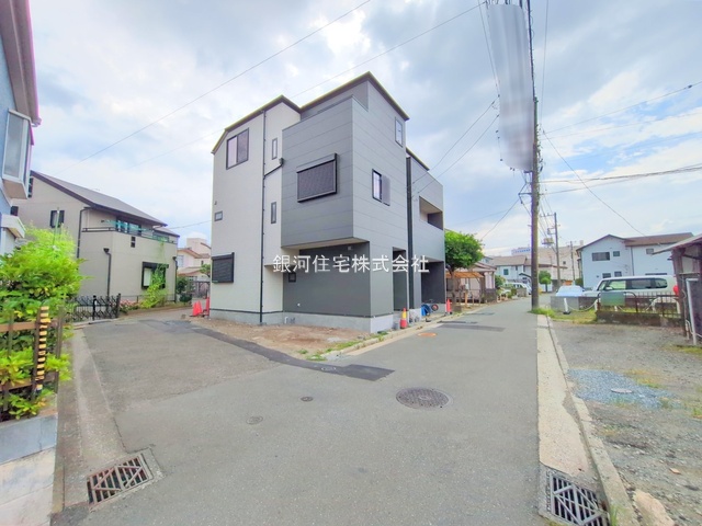 G00379502 神奈川県横浜市金沢区平潟町 新築一戸建て 3280万円 土地面積50.29m² (約15.21坪) 建物面積76.79m² (約23.22坪) 間取り３ＬＤＫ 築年月2025年07月(築１年以内)【外観3】