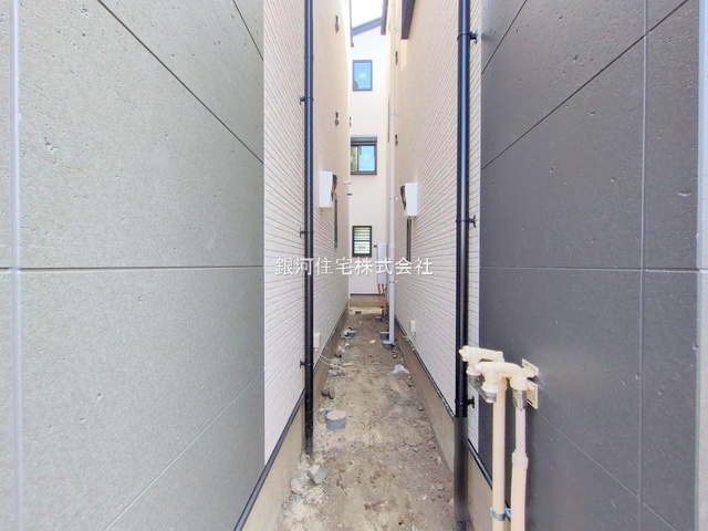 G00379502 神奈川県横浜市金沢区平潟町 新築一戸建て 3280万円 土地面積50.29m² (約15.21坪) 建物面積76.79m² (約23.22坪) 間取り３ＬＤＫ 築年月2025年07月(築１年以内)【外観9】
