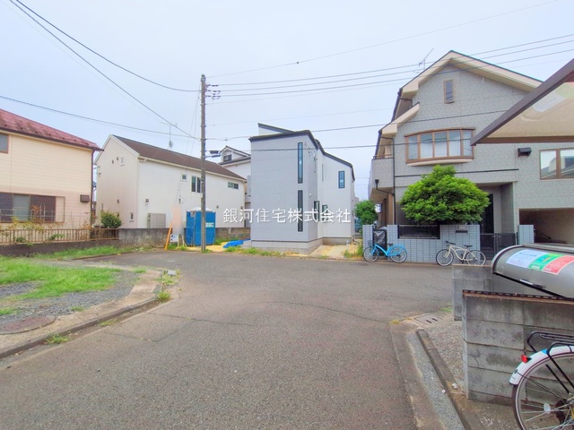G00379513 東京都西東京市緑町２丁目 新築一戸建て 5180万円 土地面積107.19m² (約32.42坪) 建物面積85.68m² (約25.91坪) 間取り３ＬＤＫ 築年月2025年10月【外観7】