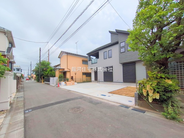 G00379554 神奈川県横浜市磯子区杉田８丁目 新築一戸建て 6080万円 土地面積174.17m² (約52.68坪) 建物面積113.85m² (約34.43坪) 間取り４ＬＤＫ 築年月2025年07月(築１年以内)【外観10】