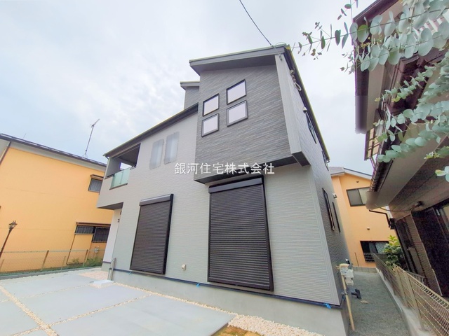 G00379554 神奈川県横浜市磯子区杉田８丁目 新築一戸建て 6080万円 土地面積174.17m² (約52.68坪) 建物面積113.85m² (約34.43坪) 間取り４ＬＤＫ 築年月2025年07月(築１年以内)【外観15】