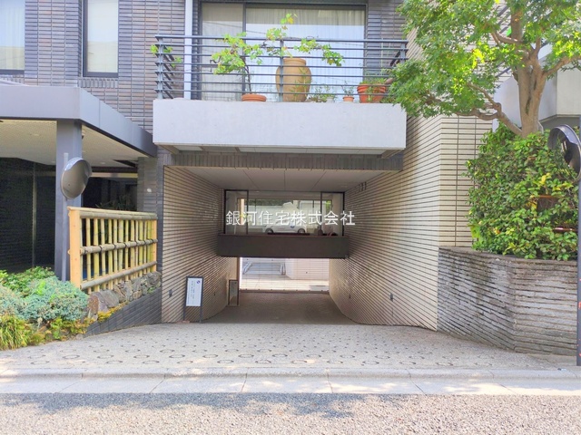 G00379603 東京都文京区本駒込１丁目 中古マンション 1億3800万円 専有面積93.73m² (約28.35坪) 間取り２ＬＤＫ 所在階1階 築年月1987年01月(築38年)【外観10】