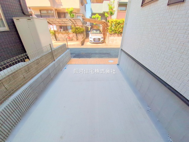 G00379645 埼玉県さいたま市岩槻区府内１丁目 新築一戸建て 3198万円 土地面積111.94m² (約33.86坪) 建物面積111.54m² (約33.74坪) 間取り３ＬＤＫ 築年月2025年09月(築１年以内)【外観7】