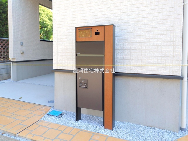 G00379645 埼玉県さいたま市岩槻区府内１丁目 新築一戸建て 3198万円 土地面積111.94m² (約33.86坪) 建物面積111.54m² (約33.74坪) 間取り３ＬＤＫ 築年月2025年09月(築１年以内)【外観9】