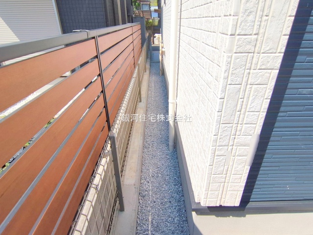 G00379645 埼玉県さいたま市岩槻区府内１丁目 新築一戸建て 3198万円 土地面積111.94m² (約33.86坪) 建物面積111.54m² (約33.74坪) 間取り３ＬＤＫ 築年月2025年09月(築１年以内)【外観14】