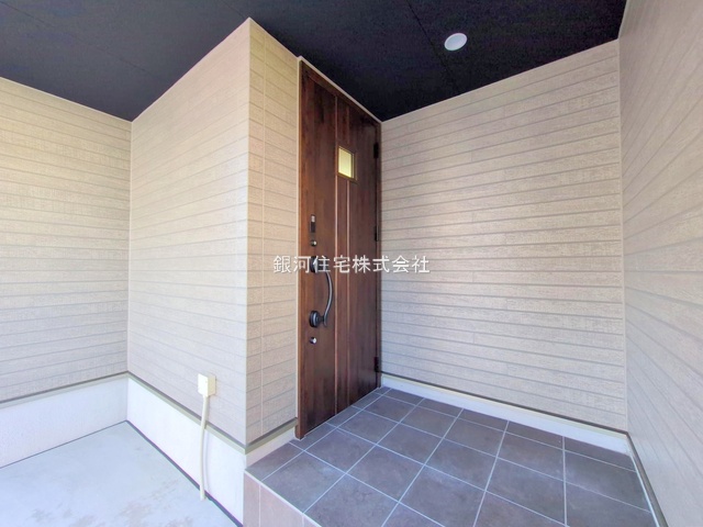 G00379652 千葉県市川市伊勢宿 新築一戸建て 6390万円 土地面積72.14m² (約21.82坪) 建物面積111.47m² (約33.71坪) 築年月2025年11月(築１年以内)【外観10】