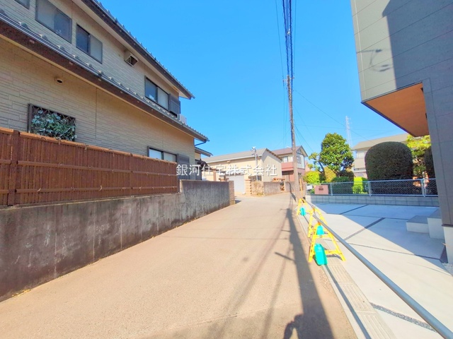 G00379657 千葉県八千代市勝田台４丁目 新築一戸建て 3280万円 土地面積106.14m² (約32.10坪) 建物面積91.70m² (約27.73坪) 間取り３ＬＤＫ 築年月2025年02月(築１年以内)【外観7】
