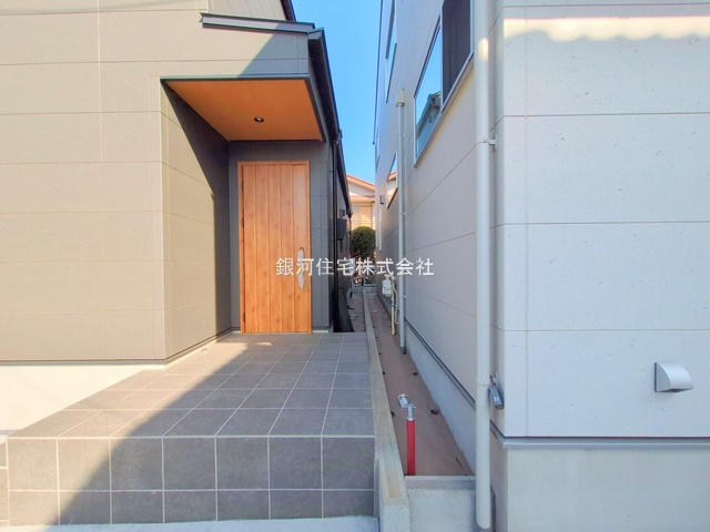 G00379657 千葉県八千代市勝田台４丁目 新築一戸建て 3280万円 土地面積106.14m² (約32.10坪) 建物面積91.70m² (約27.73坪) 間取り３ＬＤＫ 築年月2025年02月(築１年以内)【外観13】