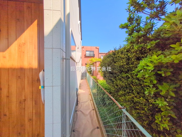G00379657 千葉県八千代市勝田台４丁目 新築一戸建て 3280万円 土地面積106.14m² (約32.10坪) 建物面積91.70m² (約27.73坪) 間取り３ＬＤＫ 築年月2025年02月(築１年以内)【外観18】
