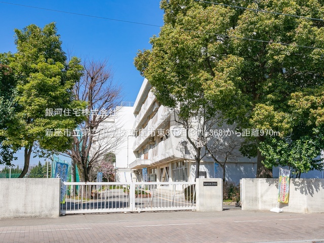 G00379660 埼玉県新座市東３丁目 新築一戸建て 4890万円 土地面積70.73m² (約21.39坪) 建物面積106.40m² (約32.18坪) 築年月2025年12月【周辺環境】新座市立第二中学校
