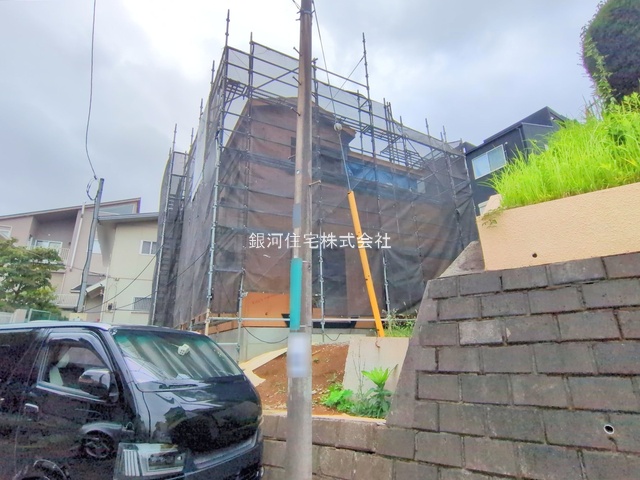 G00379662 神奈川県横浜市青葉区荏田町 新築一戸建て 6780万円 土地面積140.73m² (約42.57坪) 建物面積99.36m² (約30.05坪) 間取り３ＳＬＤＫ 築年月2025年09月【外観5】