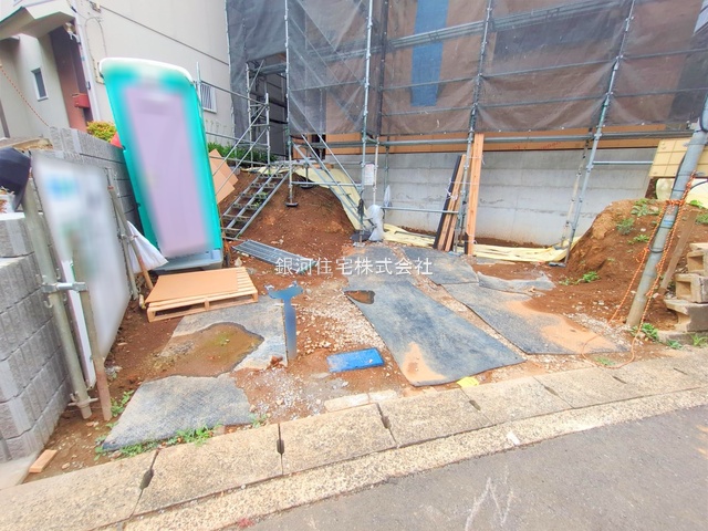 G00379662 神奈川県横浜市青葉区荏田町 新築一戸建て 6780万円 土地面積140.73m² (約42.57坪) 建物面積99.36m² (約30.05坪) 間取り３ＳＬＤＫ 築年月2025年09月【外観9】