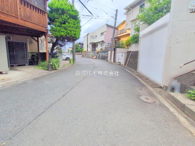 G00379662 神奈川県横浜市青葉区荏田町 新築一戸建て 6780万円 土地面積140.73m² (約42.57坪) 建物面積99.36m² (約30.05坪) 間取り３ＳＬＤＫ 築年月2025年09月【外観11】