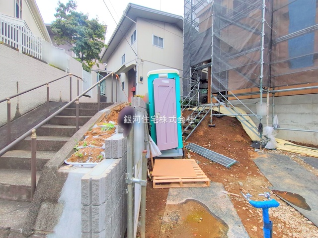 G00379662 神奈川県横浜市青葉区荏田町 新築一戸建て 6780万円 土地面積140.73m² (約42.57坪) 建物面積99.36m² (約30.05坪) 間取り３ＳＬＤＫ 築年月2025年09月【外観12】