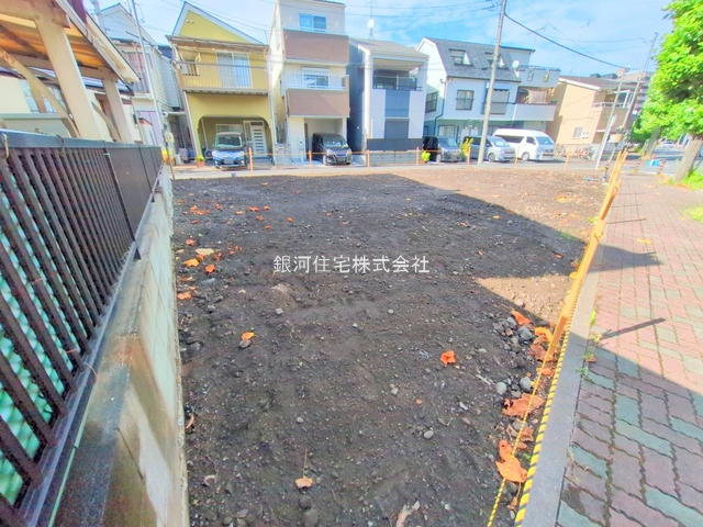 G00379664 神奈川県川崎市川崎区藤崎４丁目 新築一戸建て 5590万円 土地面積57.40m² (約17.36坪) 建物面積114.73m² (約34.70坪) 間取り３ＳＬＤＫ 築年月2025年11月【外観8】