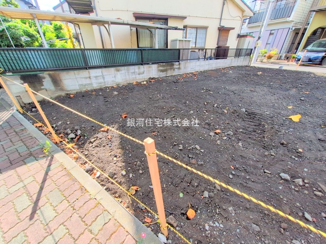 G00379664 神奈川県川崎市川崎区藤崎４丁目 新築一戸建て 5590万円 土地面積57.40m² (約17.36坪) 建物面積114.73m² (約34.70坪) 間取り３ＳＬＤＫ 築年月2025年11月【外観10】