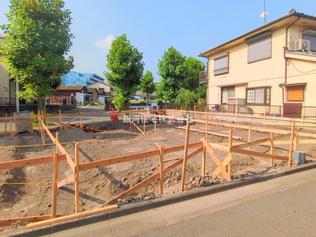 G00379665 神奈川県川崎市川崎区藤崎４丁目 新築一戸建て 5890万円 土地面積56.42m² (約17.06坪) 建物面積116.38m² (約35.20坪) 間取り３ＳＬＤＫ 築年月2025年11月【外観2】