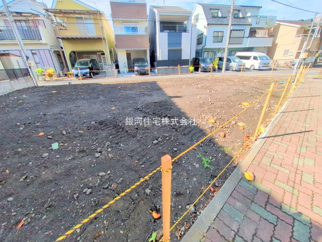 G00379665 神奈川県川崎市川崎区藤崎４丁目 新築一戸建て 5890万円 土地面積56.42m² (約17.06坪) 建物面積116.38m² (約35.20坪) 間取り３ＳＬＤＫ 築年月2025年11月【外観8】
