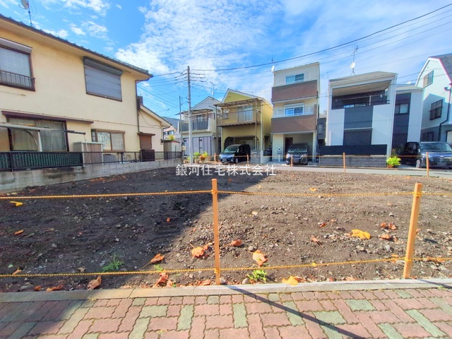 G00379665 神奈川県川崎市川崎区藤崎４丁目 新築一戸建て 5890万円 土地面積56.42m² (約17.06坪) 建物面積116.38m² (約35.20坪) 間取り３ＳＬＤＫ 築年月2025年11月【外観9】