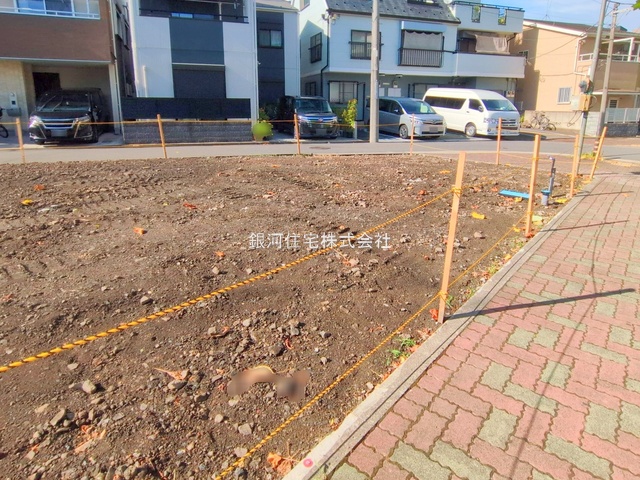 G00379666 神奈川県川崎市川崎区藤崎４丁目 新築一戸建て 5990万円 土地面積54.06m² (約16.35坪) 建物面積107.64m² (約32.56坪) 間取り３ＳＬＤＫ 築年月2025年11月【外観8】
