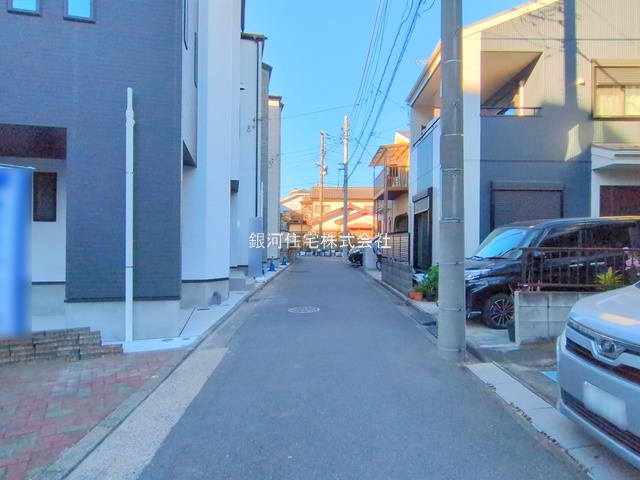 G00379666 神奈川県川崎市川崎区藤崎４丁目 新築一戸建て 4990万円 土地面積54.06m² (約16.35坪) 建物面積107.64m² (約32.56坪) 間取り３ＳＬＤＫ 築年月2025年11月(築１年以内)【外観13】