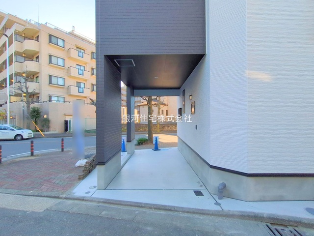 G00379666 神奈川県川崎市川崎区藤崎４丁目 新築一戸建て 4990万円 土地面積54.06m² (約16.35坪) 建物面積107.64m² (約32.56坪) 間取り３ＳＬＤＫ 築年月2025年11月(築１年以内)【外観17】