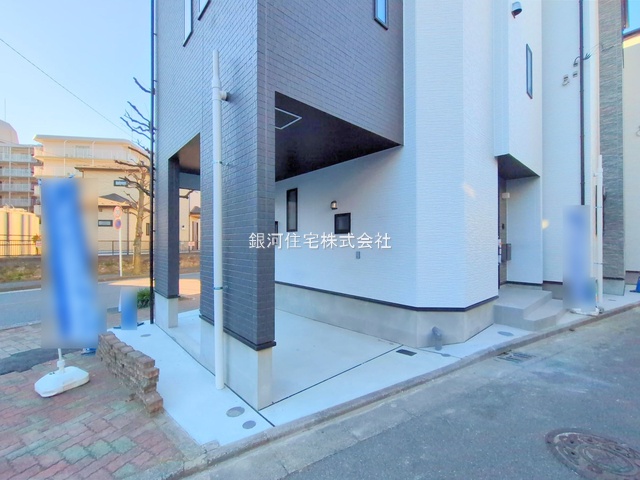 G00379666 神奈川県川崎市川崎区藤崎４丁目 新築一戸建て 4990万円 土地面積54.06m² (約16.35坪) 建物面積107.64m² (約32.56坪) 間取り３ＳＬＤＫ 築年月2025年11月(築１年以内)【外観18】