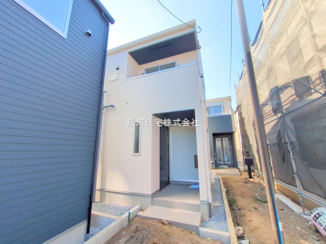 G00379671 埼玉県上尾市仲町２丁目 新築一戸建て 3878万円 土地面積89.90m² (約27.19坪) 建物面積80.67m² (約24.40坪) 間取り３ＬＤＫ 築年月2025年06月(築１年以内)【外観4】