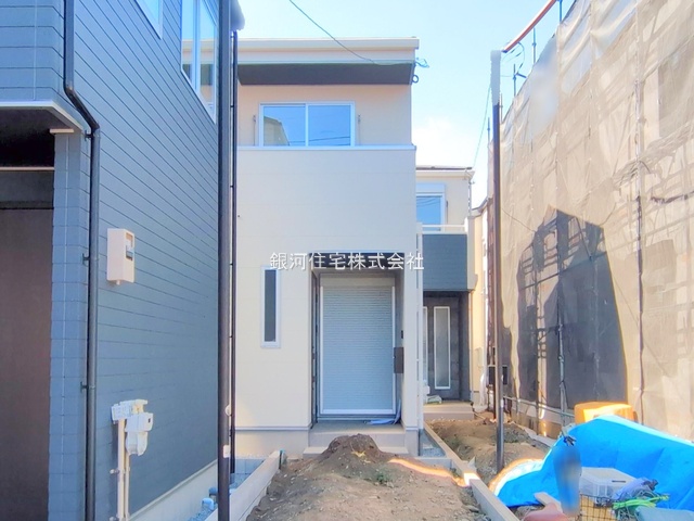 G00379671 埼玉県上尾市仲町２丁目 新築一戸建て 3878万円 土地面積89.90m² (約27.19坪) 建物面積80.67m² (約24.40坪) 間取り３ＬＤＫ 築年月2025年06月(築１年以内)【外観5】