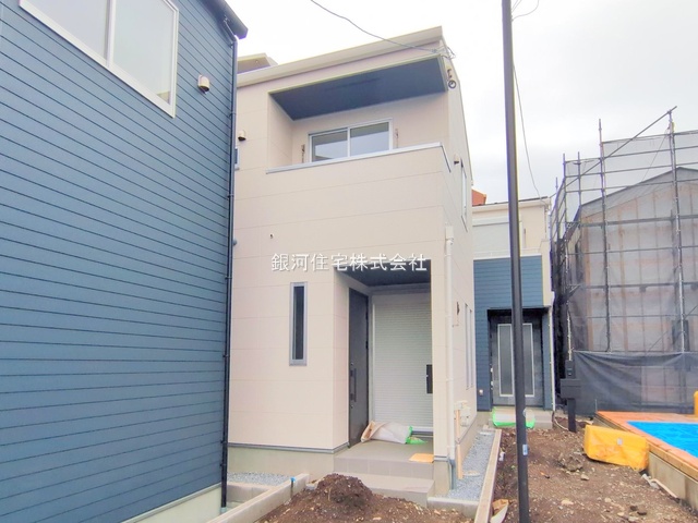 G00379671 埼玉県上尾市仲町２丁目 新築一戸建て 3878万円 土地面積89.90m² (約27.19坪) 建物面積80.67m² (約24.40坪) 間取り３ＬＤＫ 築年月2025年06月(築１年以内)【外観7】