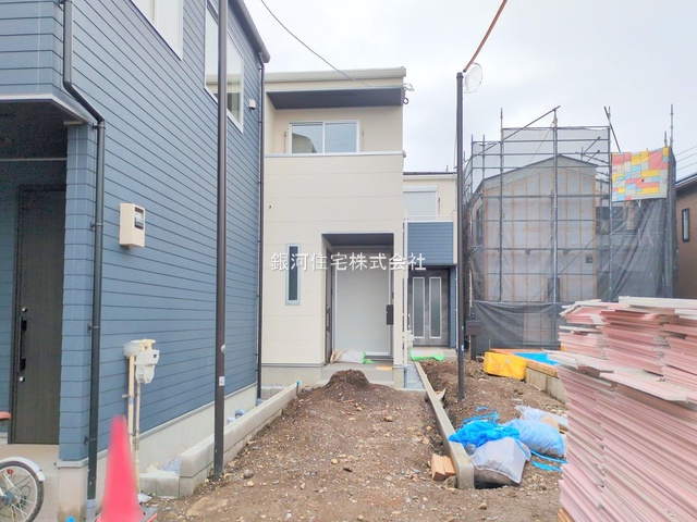 G00379671 埼玉県上尾市仲町２丁目 新築一戸建て 3878万円 土地面積89.90m² (約27.19坪) 建物面積80.67m² (約24.40坪) 間取り３ＬＤＫ 築年月2025年06月(築１年以内)【外観8】