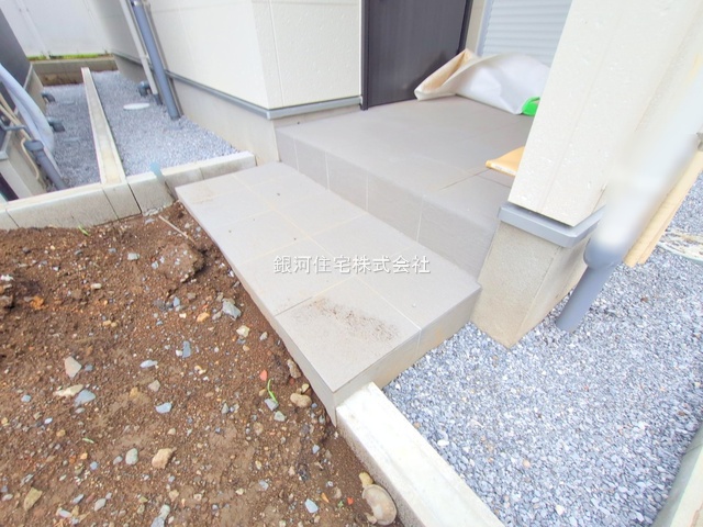 G00379671 埼玉県上尾市仲町２丁目 新築一戸建て 3878万円 土地面積89.90m² (約27.19坪) 建物面積80.67m² (約24.40坪) 間取り３ＬＤＫ 築年月2025年06月(築１年以内)【外観12】