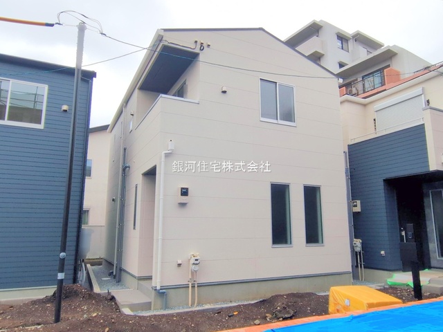 G00379671 埼玉県上尾市仲町２丁目 新築一戸建て 3878万円 土地面積89.90m² (約27.19坪) 建物面積80.67m² (約24.40坪) 間取り３ＬＤＫ 築年月2025年06月(築１年以内)【外観17】