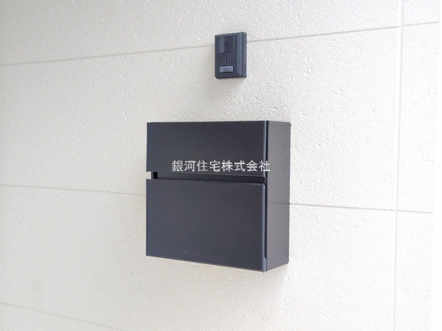 G00379671 埼玉県上尾市仲町２丁目 新築一戸建て 3878万円 土地面積89.90m² (約27.19坪) 建物面積80.67m² (約24.40坪) 間取り３ＬＤＫ 築年月2025年06月(築１年以内)【外観18】