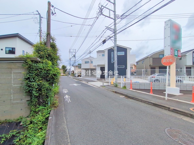 G00379676 東京都府中市南町２丁目 新築一戸建て 5680万円 土地面積110.05m² (約33.29坪) 建物面積86.53m² (約26.17坪) 間取り４ＬＤＫ 築年月2025年07月(築１年以内)【外観3】