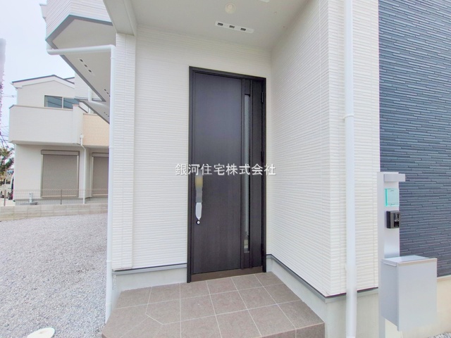 G00379676 東京都府中市南町２丁目 新築一戸建て 5680万円 土地面積110.05m² (約33.29坪) 建物面積86.53m² (約26.17坪) 間取り４ＬＤＫ 築年月2025年07月(築１年以内)【外観9】