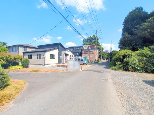 G00379677 埼玉県北足立郡伊奈町大字小針新宿 新築一戸建て 3499万円 土地面積302.58m² (約91.53坪) 建物面積95.23m² (約28.80坪) 間取り４ＬＤＫ 築年月2025年09月【外観3】