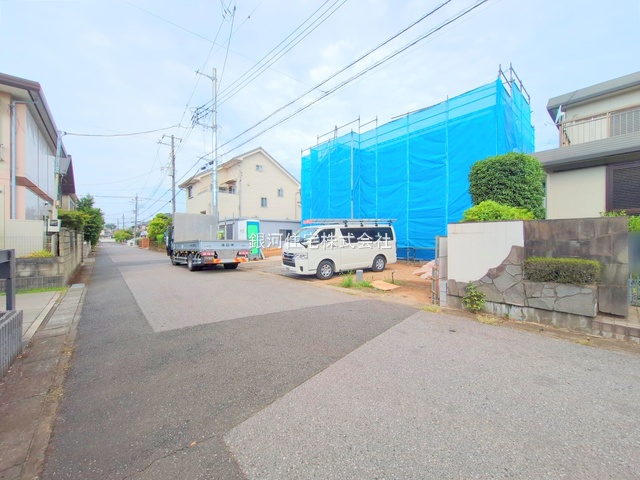 G00379679 埼玉県蓮田市緑町１丁目 新築一戸建て 4899万円 土地面積205.11m² (約62.04坪) 建物面積106.51m² (約32.21坪) 間取り４ＬＤＫ 築年月2025年10月【外観3】