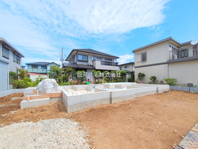 G00379679 埼玉県蓮田市緑町１丁目 新築一戸建て 4899万円 土地面積205.11m² (約62.04坪) 建物面積106.51m² (約32.21坪) 間取り４ＬＤＫ 築年月2025年10月【外観4】