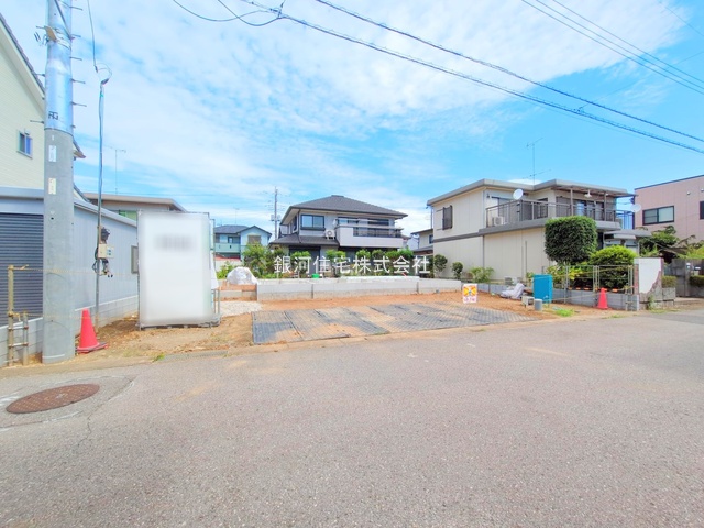 G00379679 埼玉県蓮田市緑町１丁目 新築一戸建て 4899万円 土地面積205.11m² (約62.04坪) 建物面積106.51m² (約32.21坪) 間取り４ＬＤＫ 築年月2025年10月【外観5】