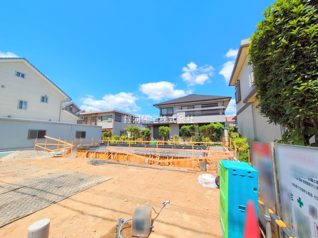 G00379679 埼玉県蓮田市緑町１丁目 新築一戸建て 4899万円 土地面積205.11m² (約62.04坪) 建物面積106.51m² (約32.21坪) 間取り４ＬＤＫ 築年月2025年10月【外観8】