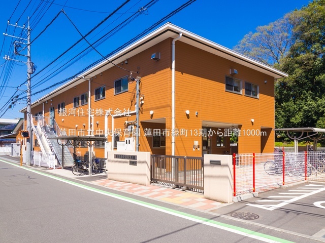 G00379679 埼玉県蓮田市緑町１丁目 新築一戸建て 4899万円 土地面積205.11m² (約62.04坪) 建物面積106.51m² (約32.21坪) 間取り４ＬＤＫ 築年月2025年10月【周辺環境】蓮田市立中央保育園
