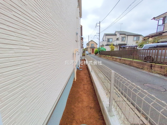 G00379680 埼玉県春日部市大枝 新築一戸建て 3299万円 土地面積104.93m² (約31.74坪) 建物面積97.60m² (約29.52坪) 間取り４ＬＤＫ 築年月2025年10月(築１年以内)【外観18】