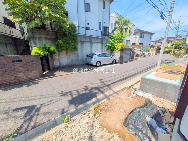 G00379682 埼玉県さいたま市大宮区堀の内町３丁目 新築一戸建て 5199万円 土地面積114.85m² (約34.74坪) 建物面積87.05m² (約26.33坪) 間取り４ＬＤＫ 築年月2025年08月(築１年以内)【外観10】