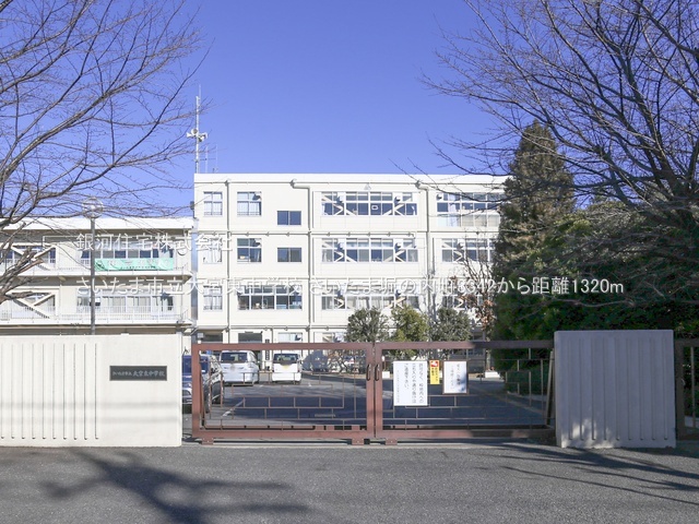 G00379682 埼玉県さいたま市大宮区堀の内町３丁目 新築一戸建て 5199万円 土地面積114.85m² (約34.74坪) 建物面積87.05m² (約26.33坪) 間取り４ＬＤＫ 築年月2025年08月(築１年以内)【周辺環境】さいたま市立大宮東中学校