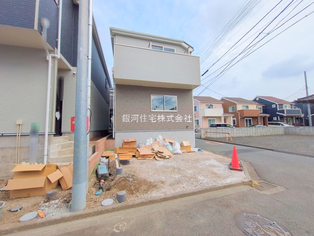 G00379690 神奈川県相模原市中央区上溝 新築一戸建て 3050万円 土地面積82.53m² (約24.96坪) 建物面積82.61m² (約24.98坪) 間取り２ＳＬＤＫ 築年月2025年09月【外観2】